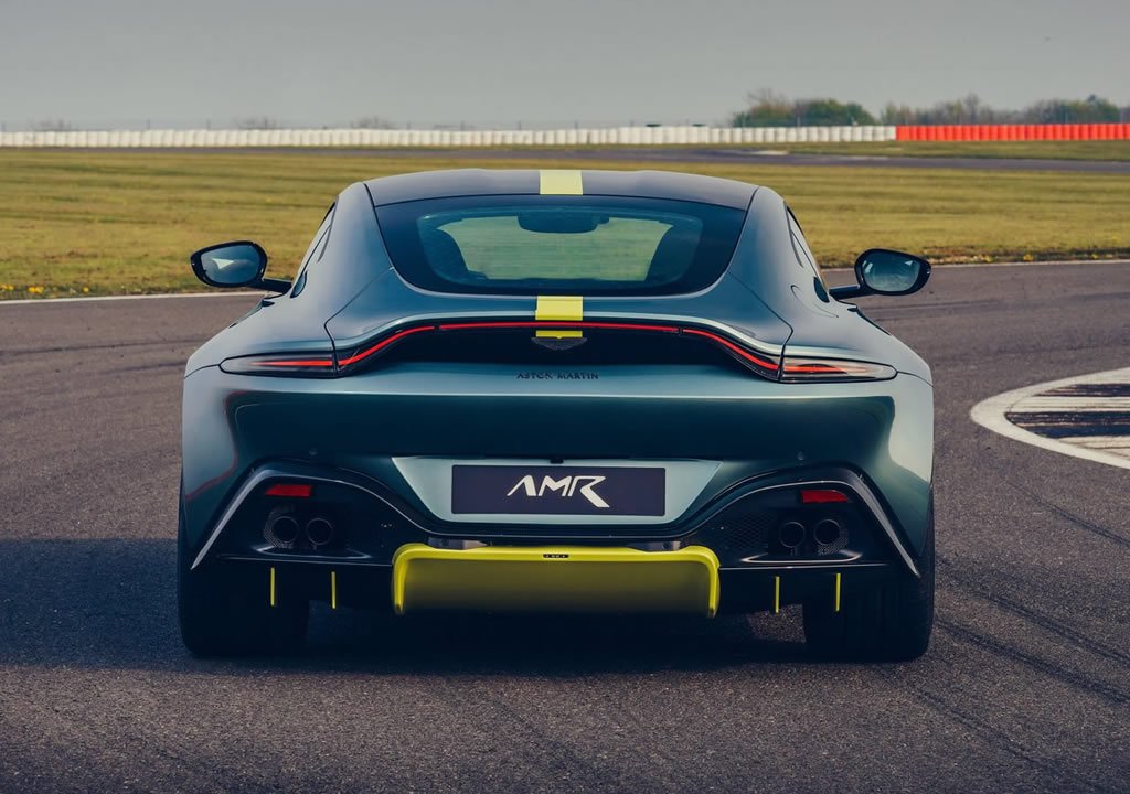 Aston Martin Vantage AMR 0-100 km/s