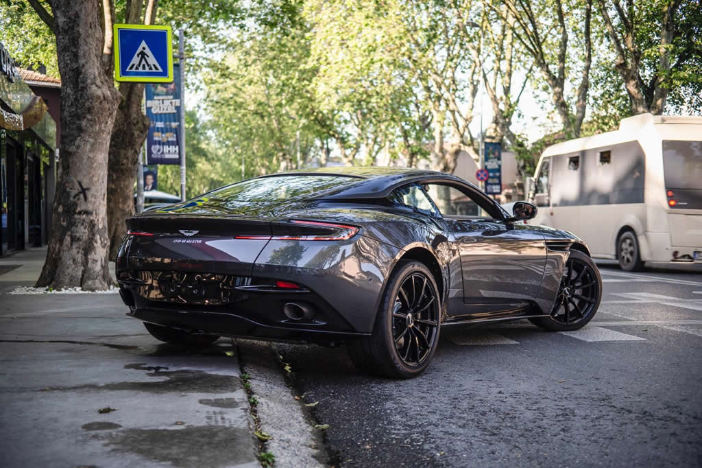 Aston Martin DB11 V12 AMR Fiyatı