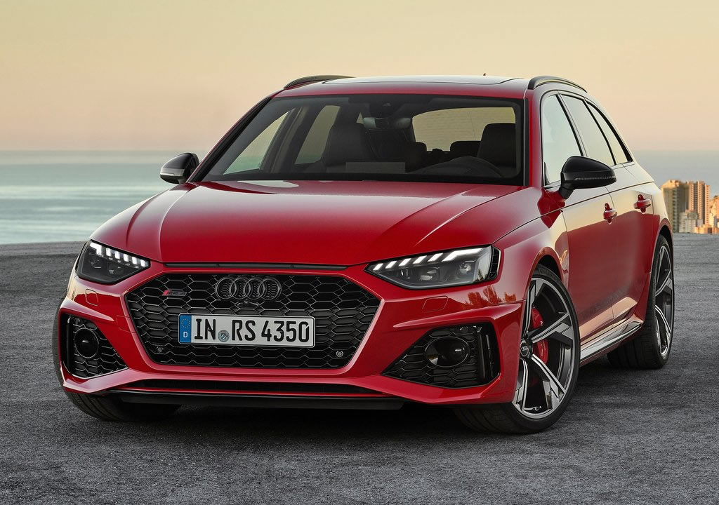 2020 yeni audi rs4 avant  oto kokpit