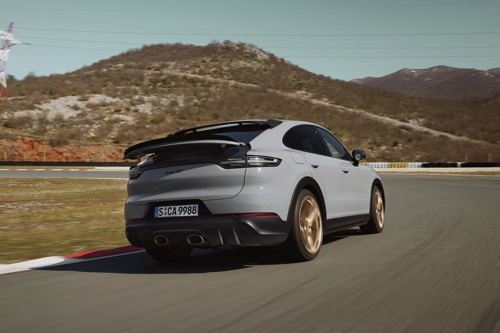 2022 Porsche Cayenne Turbo GT Donanımları