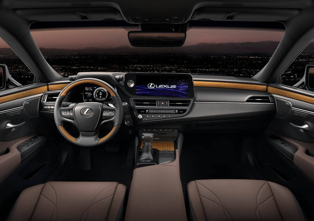 2022 Yeni Lexus ES Kokpiti