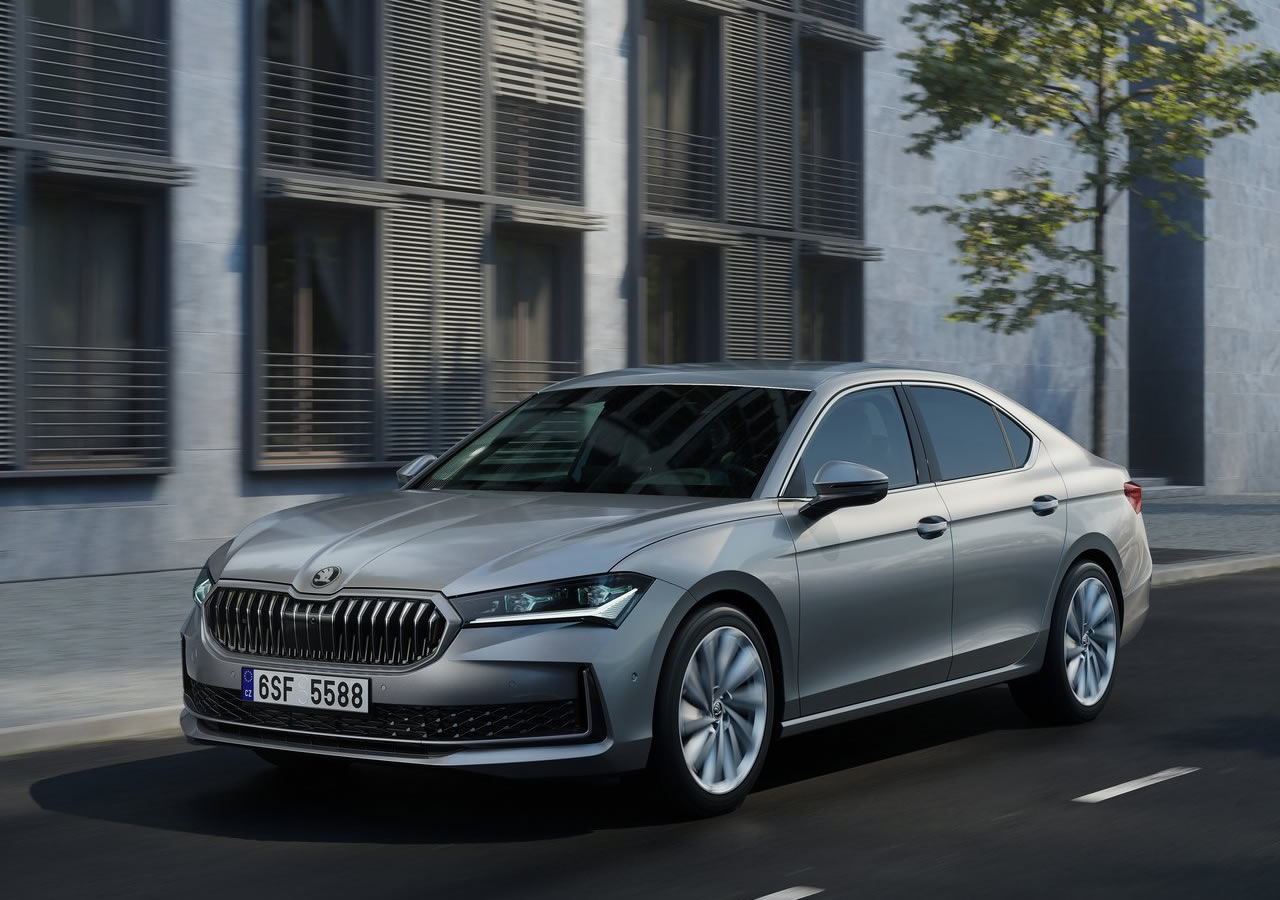 En Güçlü 2025 Skoda SuperB Türkiye